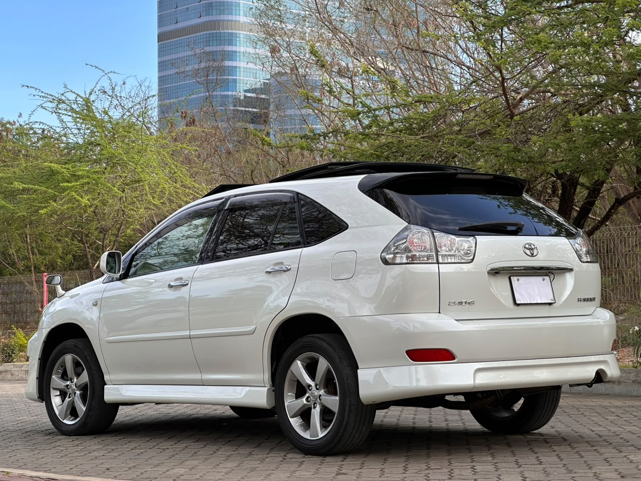 TOYOTA HARRIER thumbnail 2
